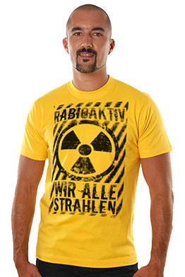 Abschluss-T-Shirt in der Farbe Sonnengelb von der Stickerei Stoiber. Abschluss-T-Shirt in der Farbe Sonnengelb von der Stickerei Stoiber.